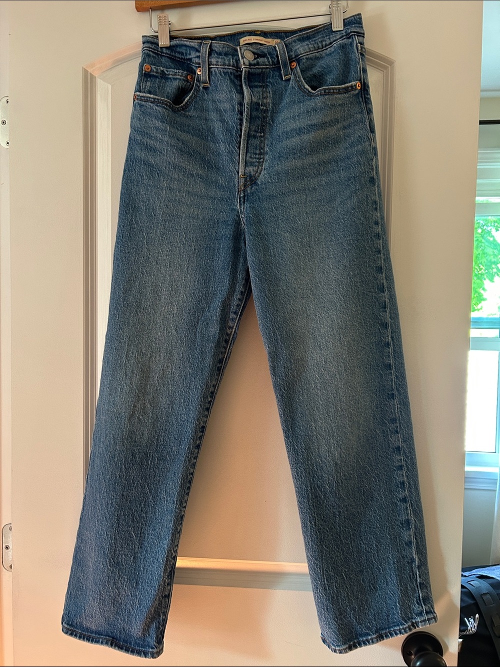 LIKE NEW Levi’s Ribcage Straight Ankle Jeans